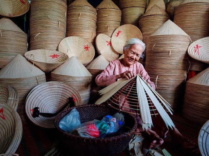 The Timeless Craft of Tay Ho: Preserving Vietnam's Heritage Through Conical Hat Making 2 Conical hat making